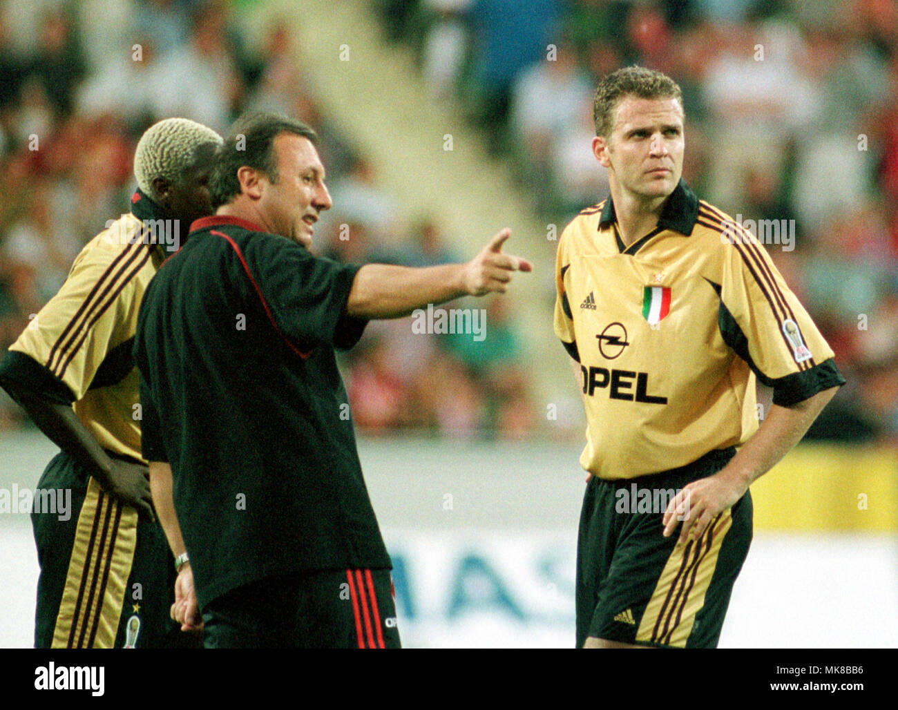 Football: BayArena Leverkusen Germany  6.8.1999, friendly match  Bayer 04 Leverkusen vs  AC Milan (Milano) ---- from left: Ibrahim Ba, manager Alberto Zaccheroni, Oliver BIERHOFF (all Milan) Stock Photo