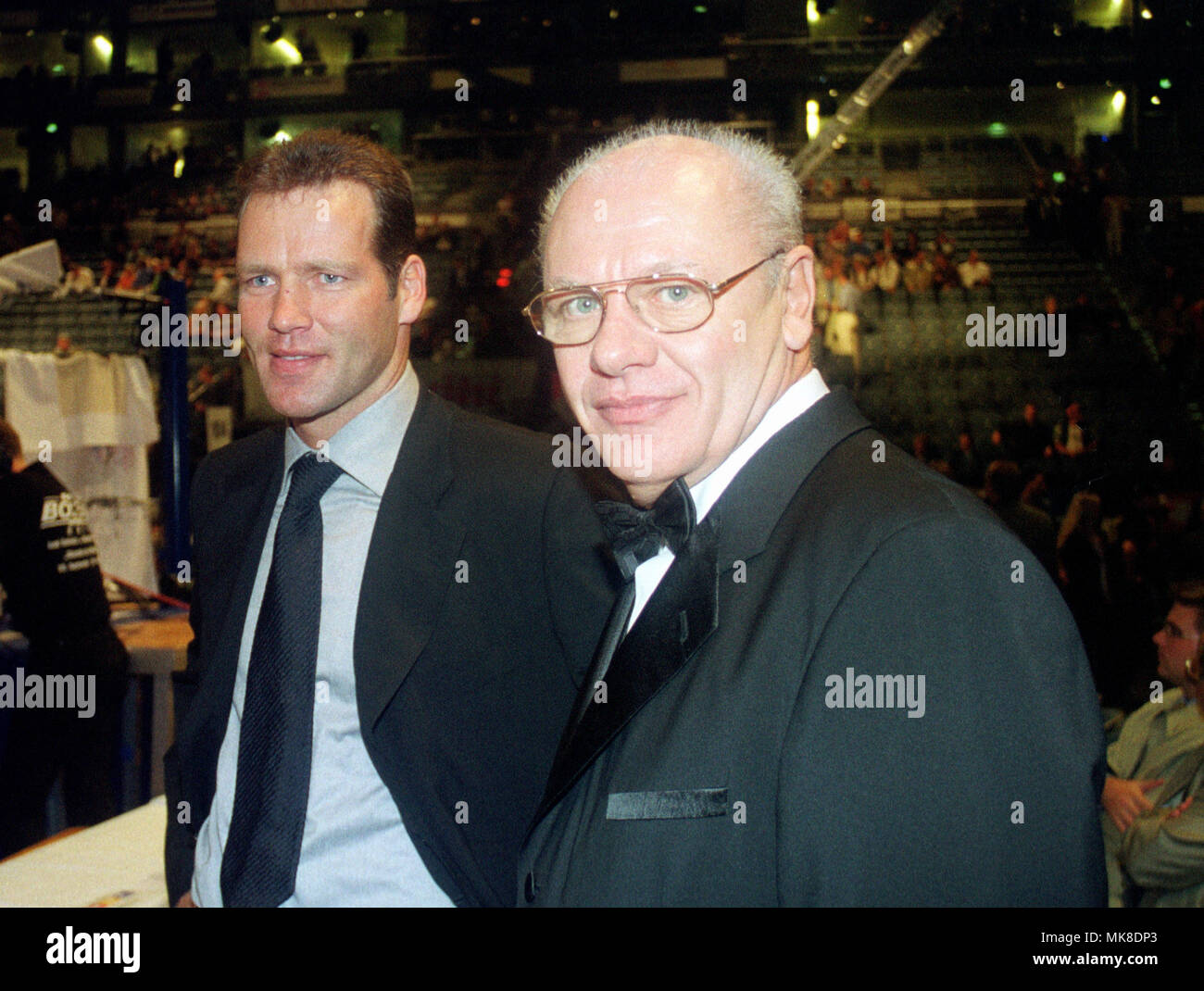 Boxing: Kšln Arena Cologne Germany 25.9.1999, EBU European Championship fight Axel Schulz (GER) vs Wladimir Klitschko (UKR) --- Henry Maske (GER) with manager Klaus-Peter Kohl Stock Photo