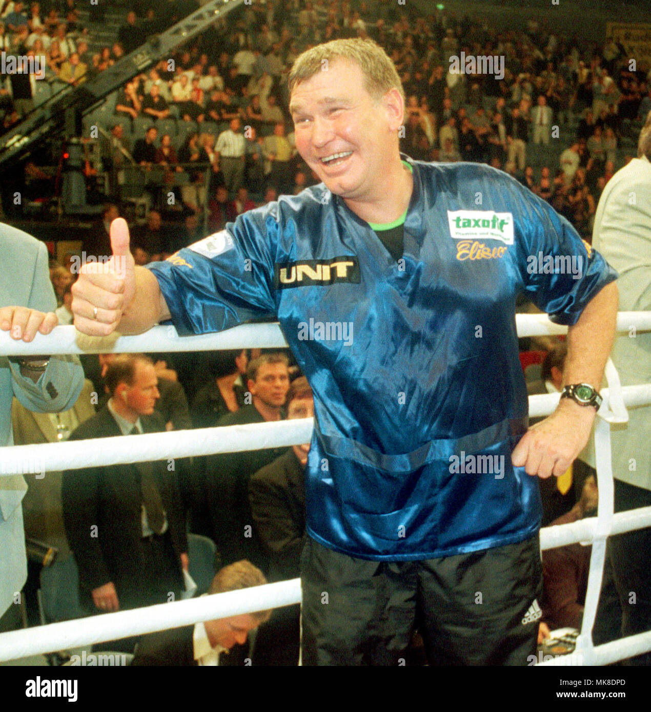 Boxing: Kšln Arena Cologne Germany 25.9.1999, EBU European Championship fight Axel Schulz (GER) vs Wladimir Klitschko (UKR) --- Fritz SDUNEK Stock Photo