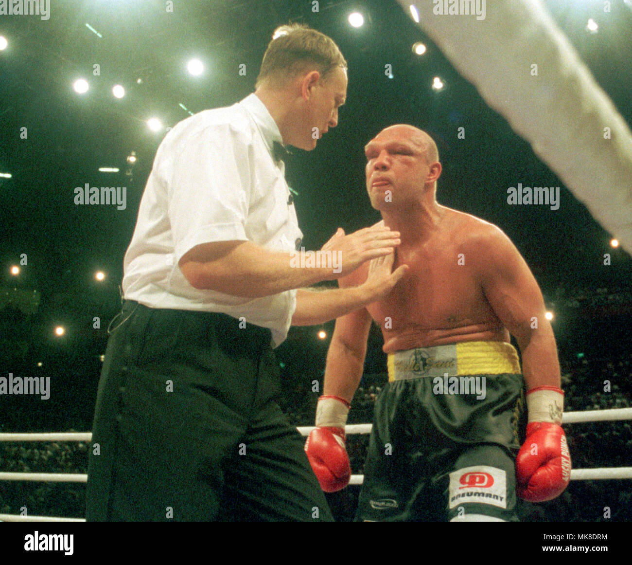 Boxing: Kšln Arena Cologne Germany 25.9.1999, EBU European Championship fight Axel Schulz (GER) vs Wladimir Klitschko (UKR) --- Axel Schulz and referee Daniel VAN DE WIELE Stock Photo