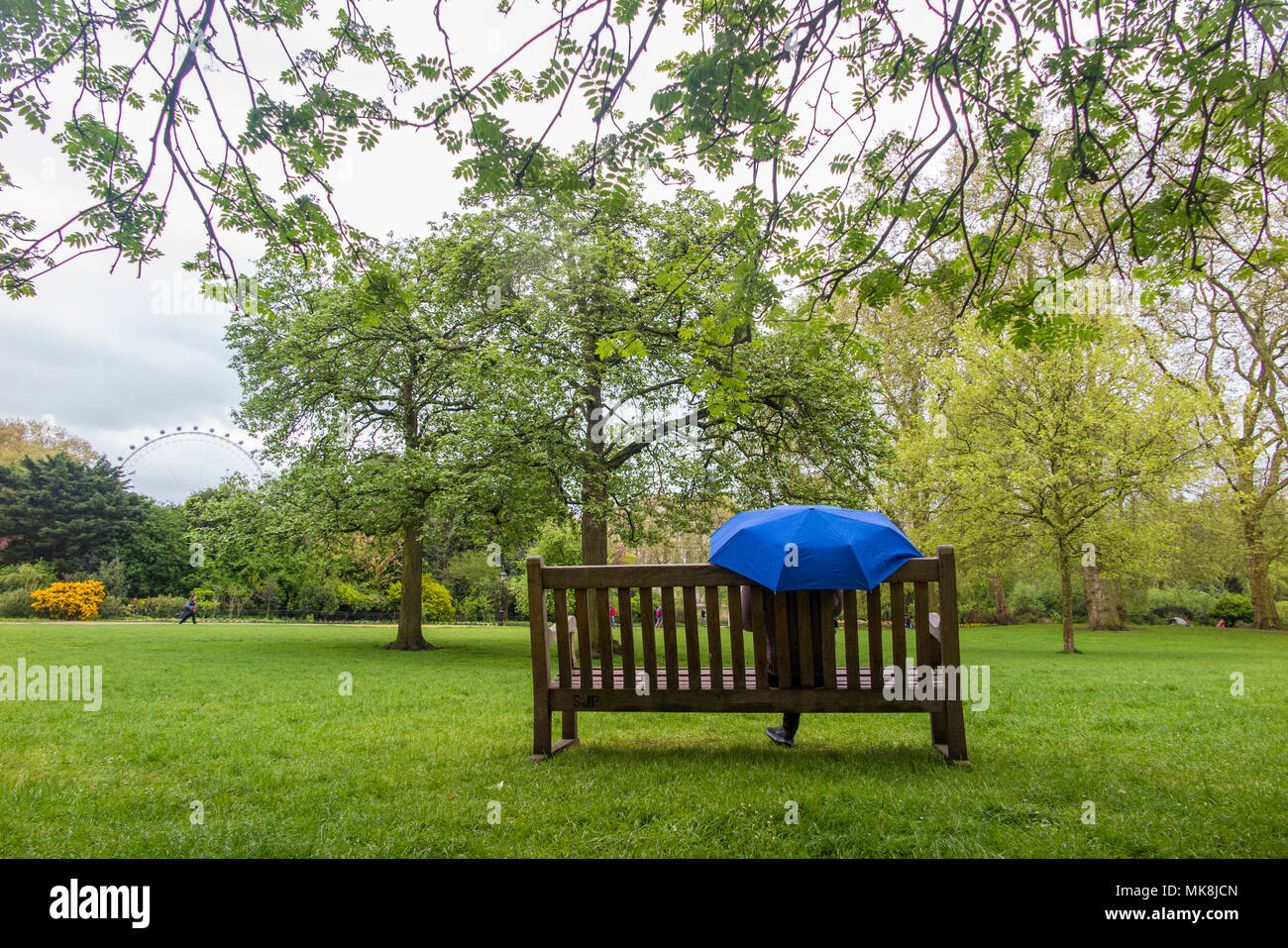 Sitting on bench in rain hi-res stock photography and images - Alamy