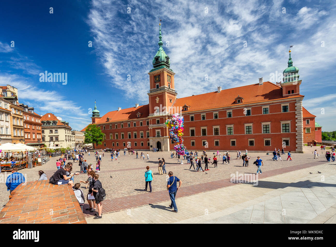 WARSAW, POLAND - 05.05.2018. Royal Castle at central square of polish capital - Warsaw. many tourists visit this town in sunny day. There are many his Stock Photo