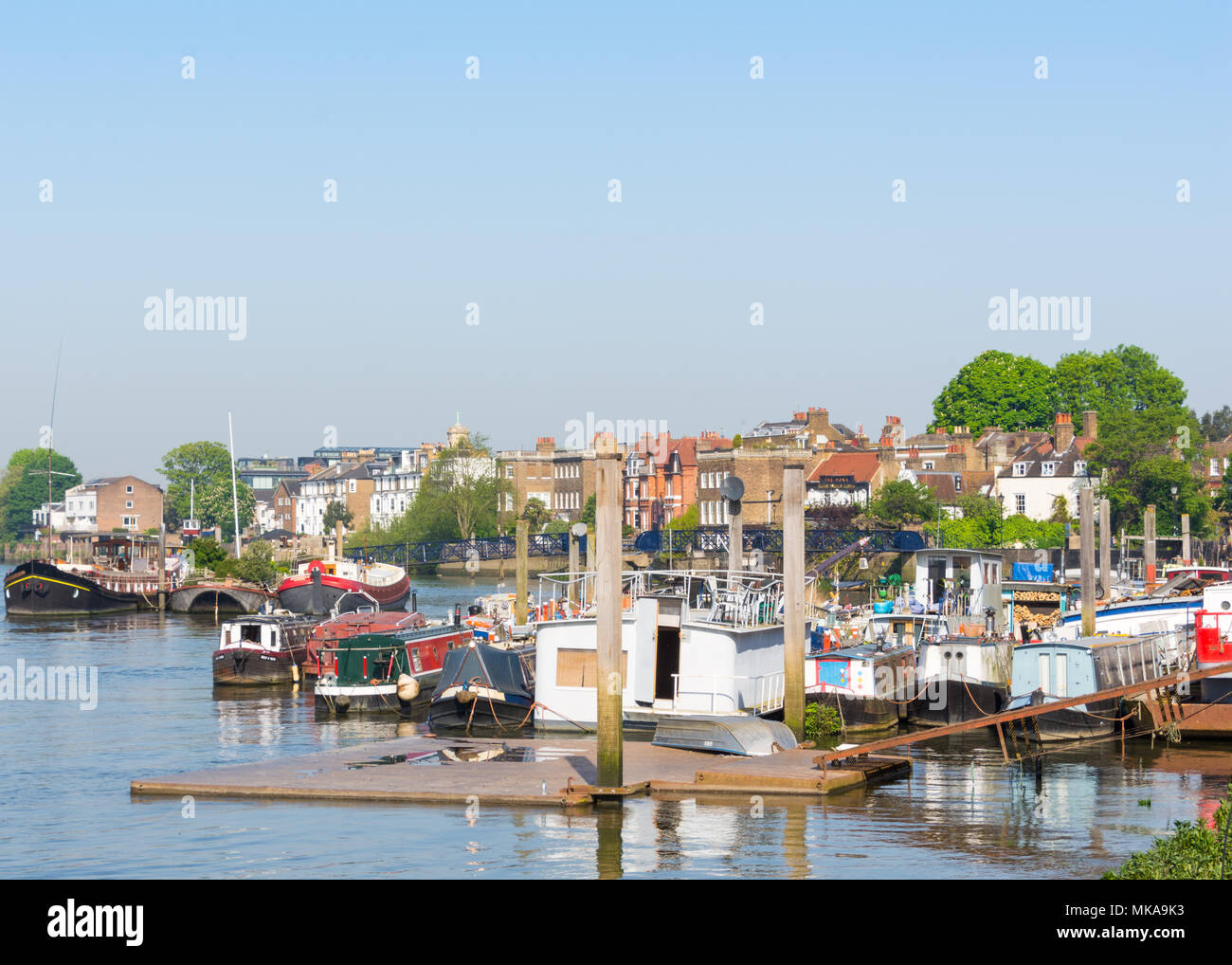 Hammersmith, London, UK. 07 May, 2018: This bank holiday weekend is expected to be one of the hottest on record and also the hottest day of the year so far. Credit: Bradley Smith/Alamy Live News. Stock Photo