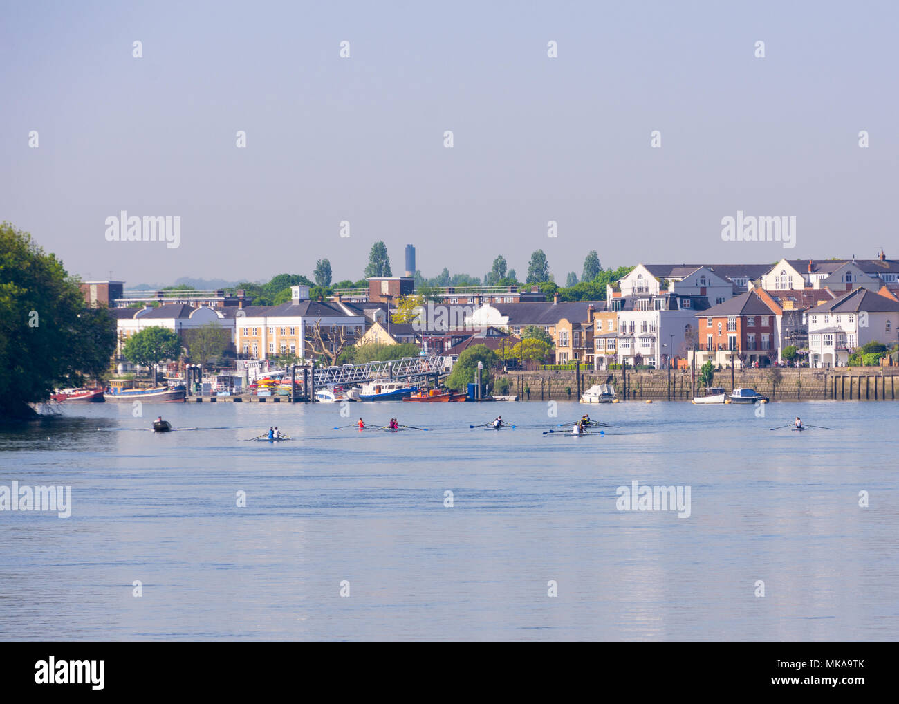 Hammersmith, London, UK. 07 May, 2018: This bank holiday weekend is expected to be one of the hottest on record and also the hottest day of the year so far. In London, rowers make the most of the weather along the Thames Path. Credit: Bradley Smith/Alamy Live News. Stock Photo