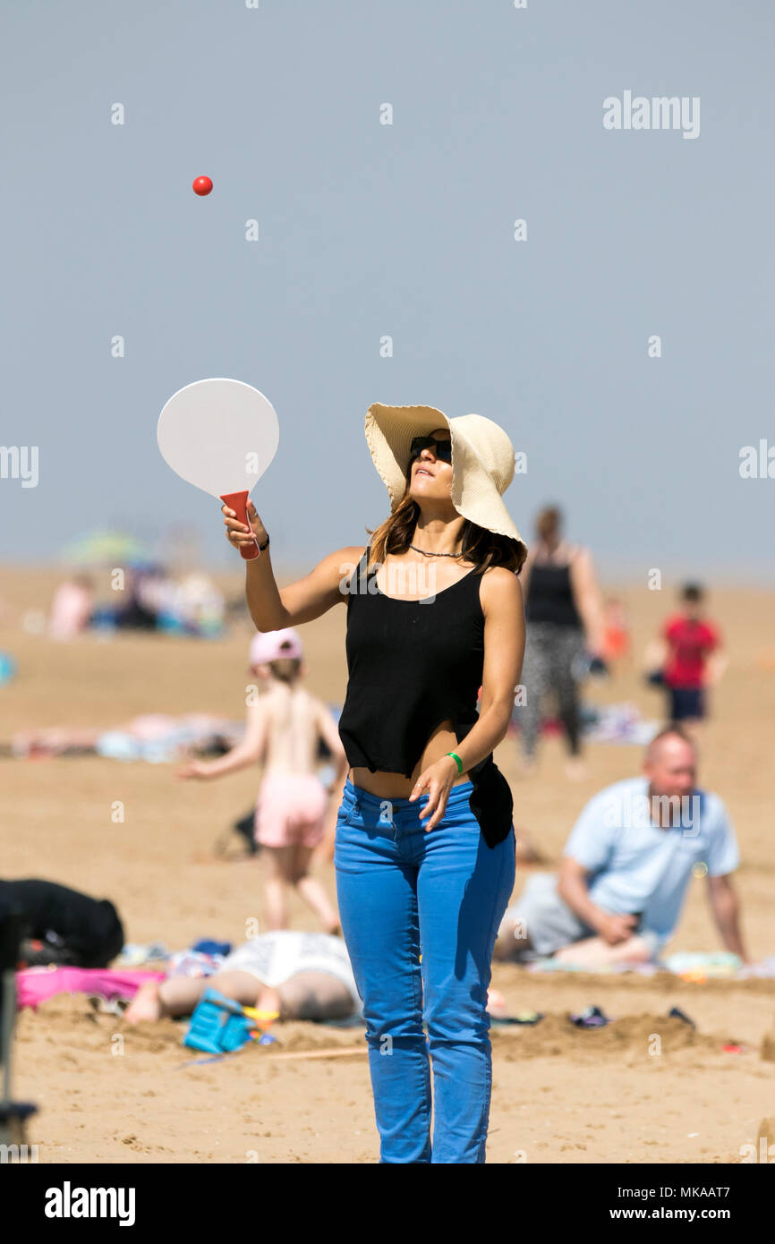 Lytham, St. Annes, Lancashire. 7th May 2018. Families hit the seaside, UK Weather.  Families hit the beach for a great day out and some fun in the sun on the golden sands of the traditional seaside resort of Lytham St. Annes on the Lancashire coastline.  Credit: Cernan Elias/Alamy Live News Stock Photo