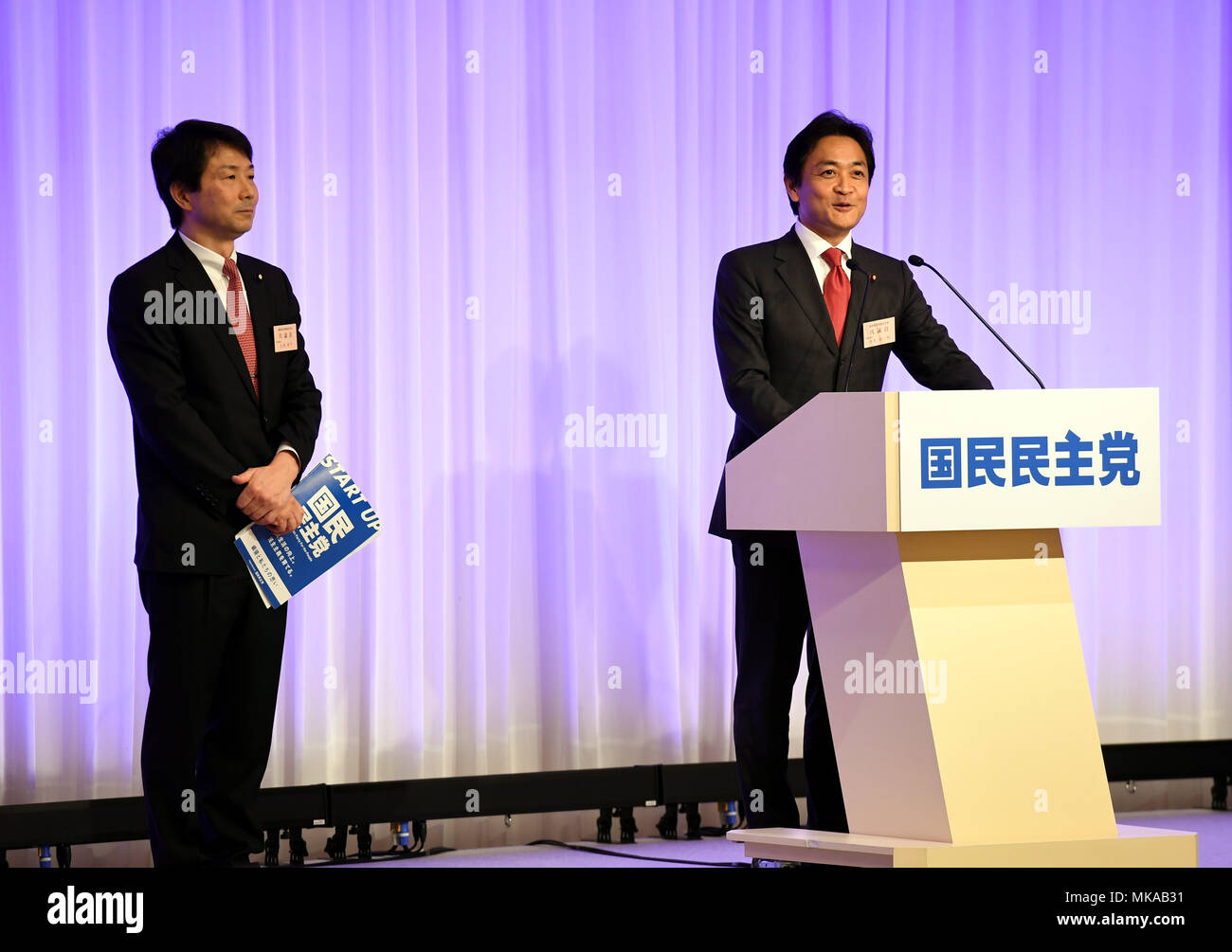 Tokyo, Japan. 7th May, 2018. Yuichiro Tamaki (R), a lower house member who led the Party of Hope, speaks during the new party's inauguration ceremony in Tokyo, Japan, May 7, 2018. The now-obsolete opposition Democratic Party of Japan and the Party of Hope joined forces again Monday under the new single party name Democratic Party for the People. Credit: Ma Ping/Xinhua/Alamy Live News Stock Photo