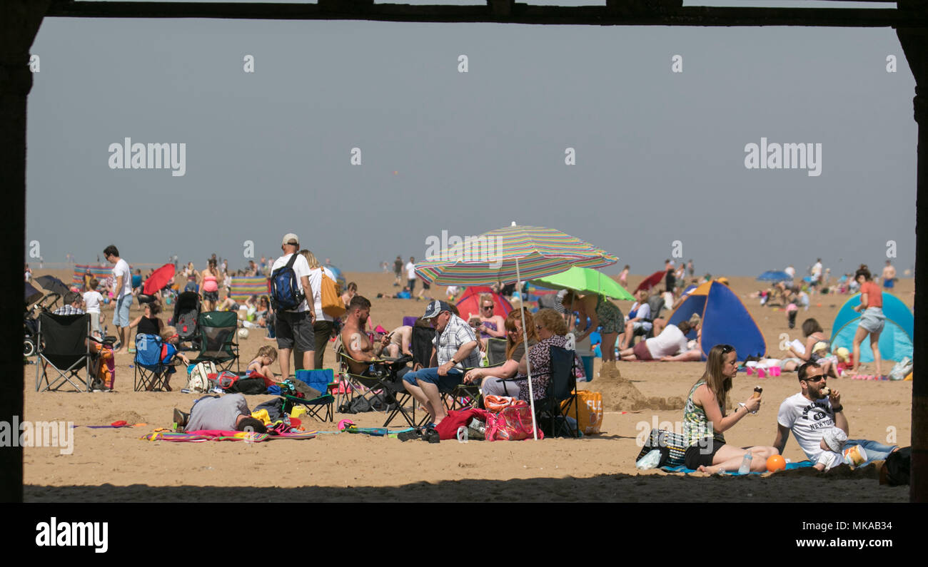 Crowds flock to beaches hi-res stock photography and images - Alamy