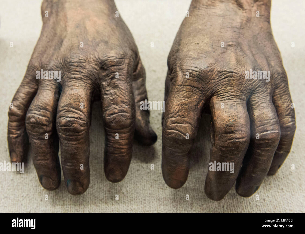 Dallas, Texas, USA. 06th May, 2018. The bronzed hands of golf legend ...