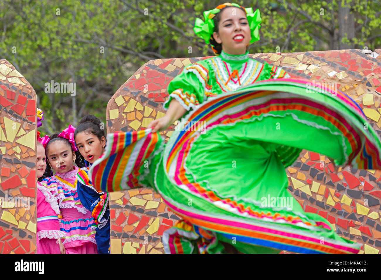 Detroit, Michigan USA - 6 May 2018 - Young Mexican dancers watch as an older dancer performs during Detroit's Cinco de Mayo celebration. Credit: Jim West/Alamy Live News Stock Photo