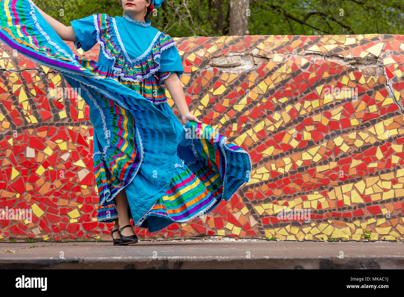Detroit, Michigan USA - 6 May 2018 - A Mexican dancer performs during Detroit's Cinco de Mayo celebration. Credit: Jim West/Alamy Live News Stock Photo