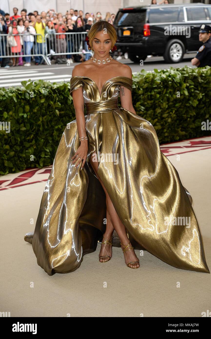 New York, NY, USA. 7th May, 2018. Jasmine Sanders, in H&M at arrivals for  Heavenly Bodies: Fashion and the Catholic Imagination Met Gala Costume  Institute Annual Benefit - Part 1, Metropolitan Museum