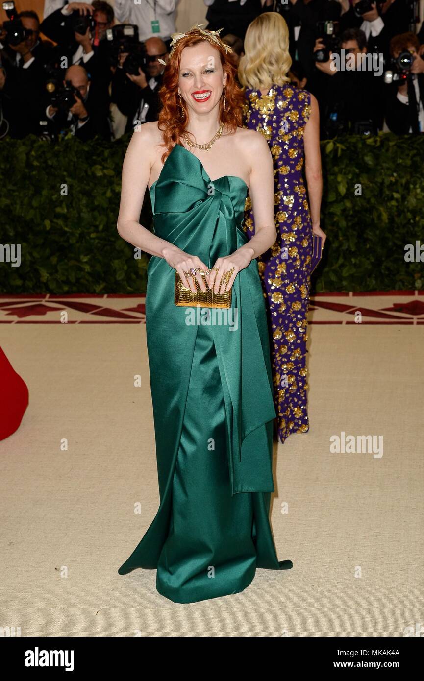 New York, NY, USA. 7th May, 2018. Karen Elson at arrivals for Heavenly Bodies: Fashion and the Catholic Imagination Met Gala Costume Institute Annual Benefit - Part 2, Metropolitan Museum of Art, New York, NY May 7, 2018. Credit: Kristin Callahan/Everett Collection/Alamy Live News Stock Photo