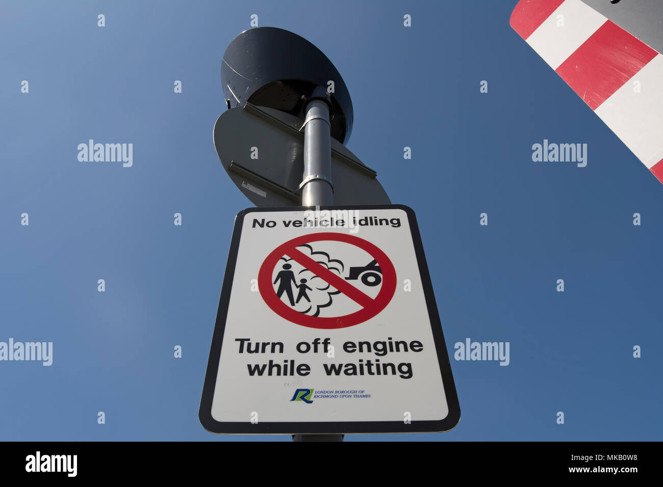 no vehicle idling, turn off engine sign at a railway level crossing in east sheen, london, england Stock Photo