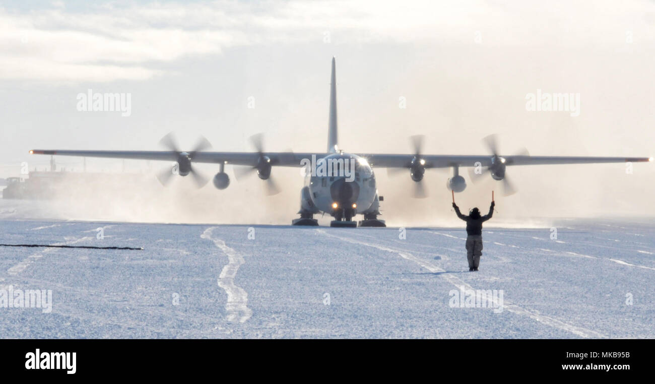 New York Air National Guard Staff Sgt. Latisha Webb, a 139th Expeditionary Airlift Squadron crew chief, taxis an LC-130 “Skibird” into the fuel pit on the Williams Field skiway at McMurdo Station, Antarctica, on Nov. 6, 2017. One hundred members of the New York Air Guard's 109th Airlift Wing will be spending Christmas at McMurdo Station Antarctica as part of the military's Operation Deep Freeze logistics support to the National Science Foundation. (U.S. Air National Guard photo by Master Sgt. Catharine Schmidt) Stock Photo