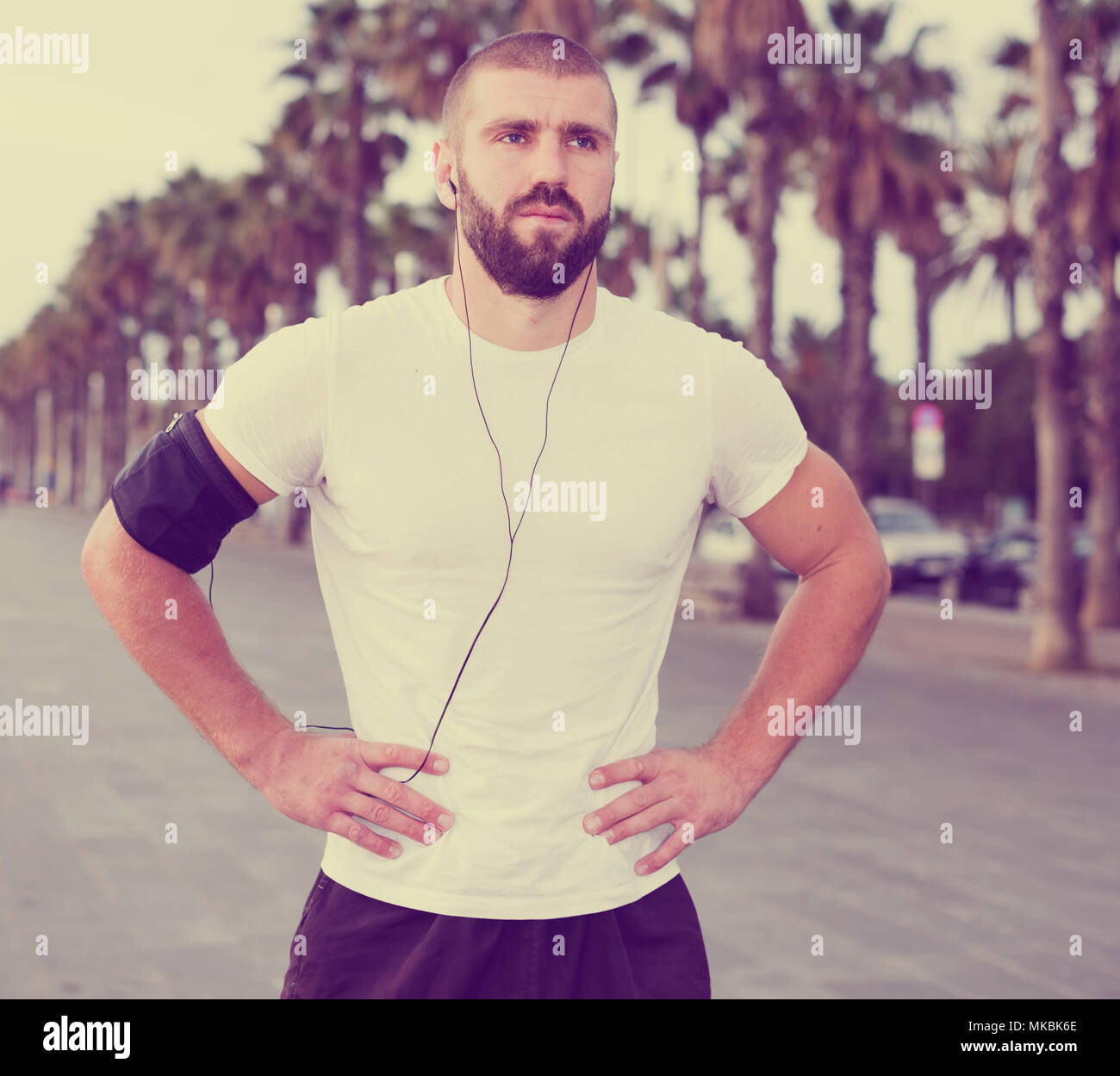 Out of breath black athlete hi-res stock photography and images - Alamy
