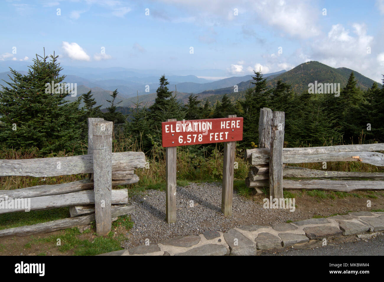 scenic-view-of-the-appalachian-mountains-and-pisgah-national-forest-seen-from-mount-mitchell-state-park-in-western-north-carolina-the-highest-point-e-MKBWM4.jpg