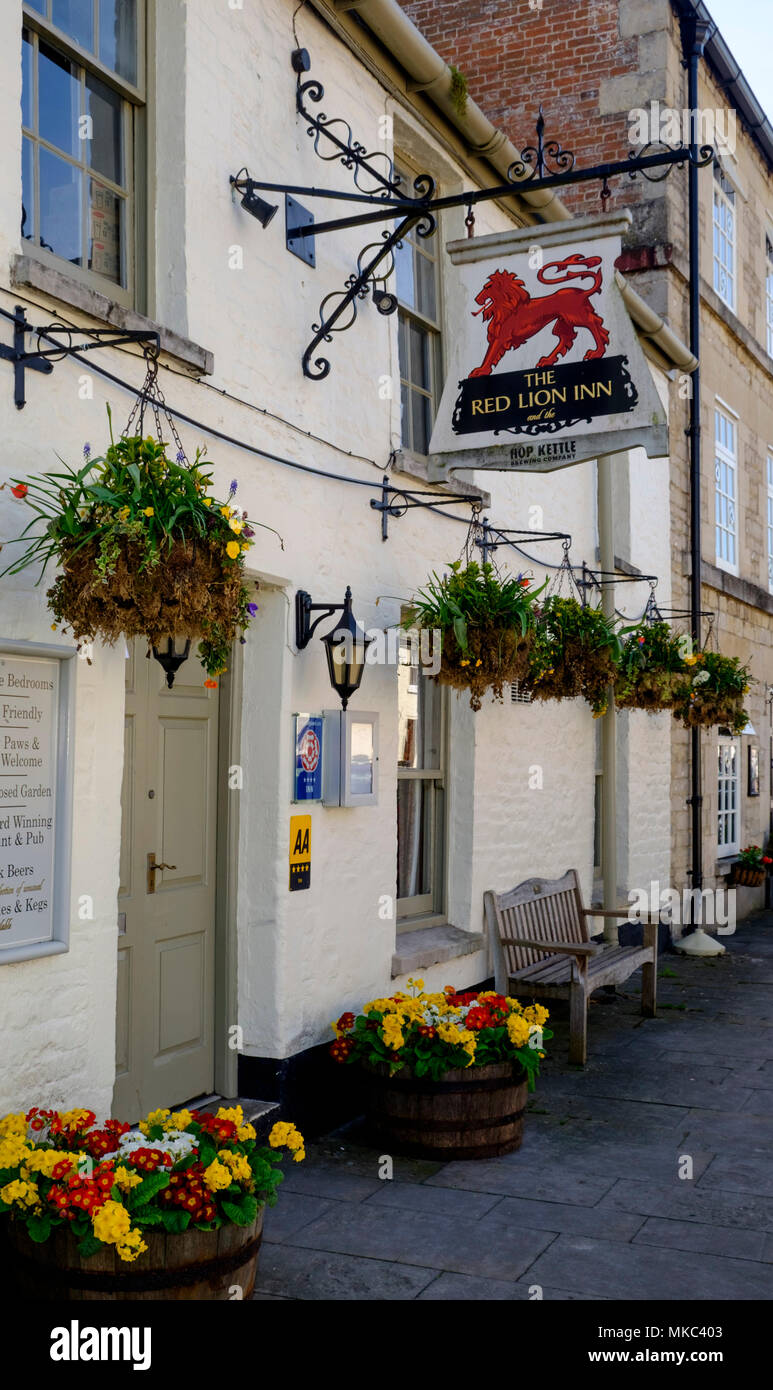 Cricklade is a small cotswold town in North Wiltshire England UK The Red Lion Pub Stock Photo