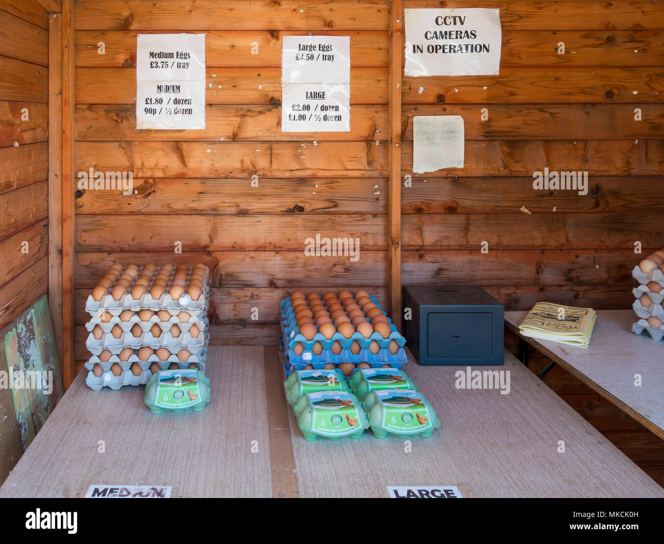 Box eggs sale honesty box hires stock photography and images Alamy