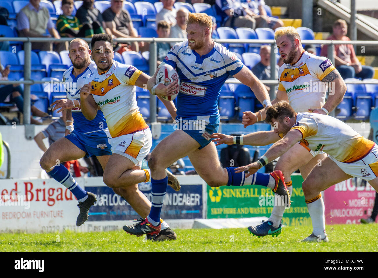 Joe Bullock playing for Barrow Raiders on his way to scoring a try against Batley Bulldogs in the Betfred Championship Stock Photo