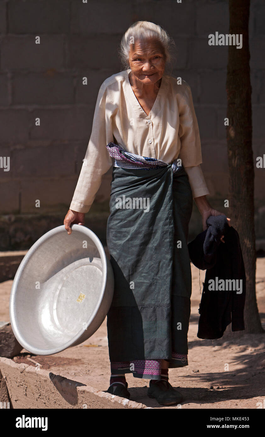 https://c8.alamy.com/comp/MKE453/an-old-woman-holds-a-metal-wash-basin-while-getting-ready-to-hand-wash-clothes-in-luang-prabang-laos-MKE453.jpg