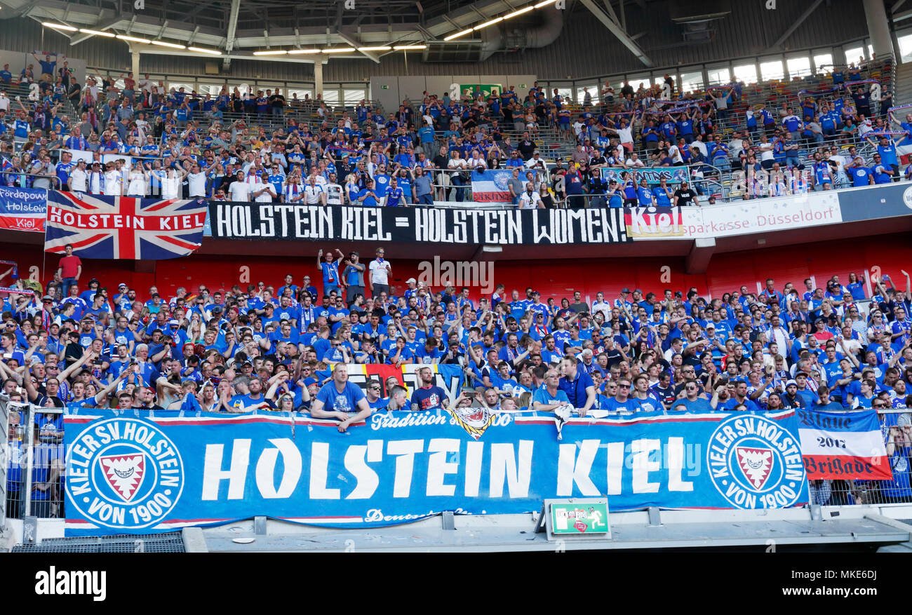 sports,football,2. Bundesliga,2017/2018,Fortuna Duesseldorf vs Holstein Kiel  1:1,Esprit arena Duesseldorf,stand,Kiel football fans Stock Photo - Alamy