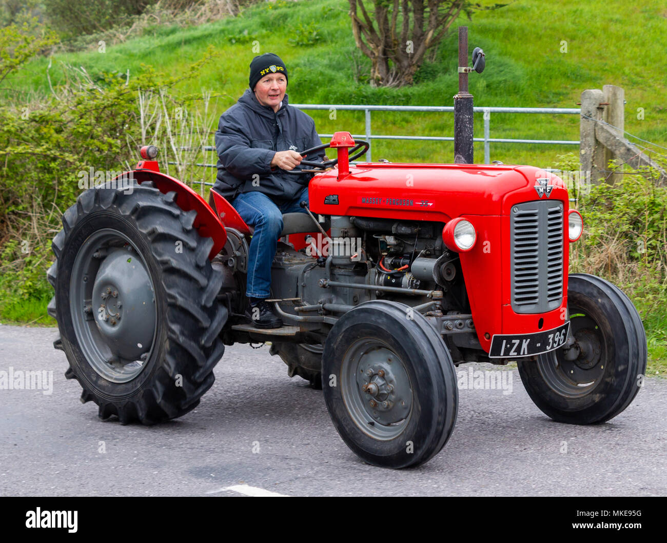 Mekaniker Frastødende Forbigående Red vintage massey ferguson 35 tractor hi-res stock photography and images  - Alamy