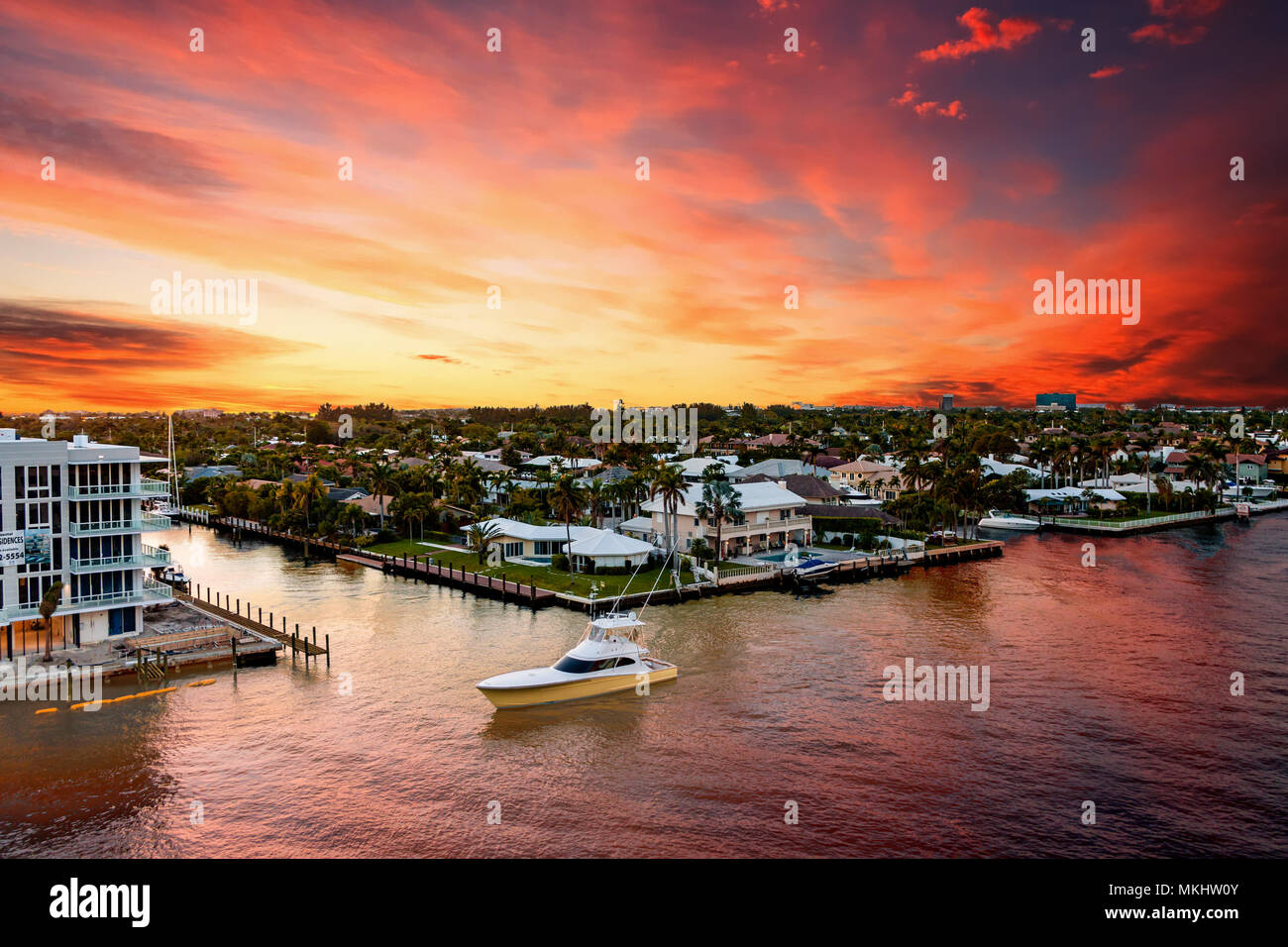 A boat cruising up the Intracoastal Waterway in Fort Lauderdale