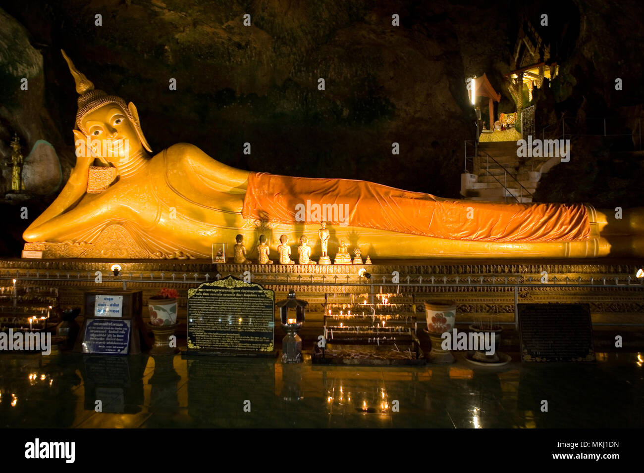 A large golden recumbent Buddha in the temple. Thailand Stock Photo - Alamy