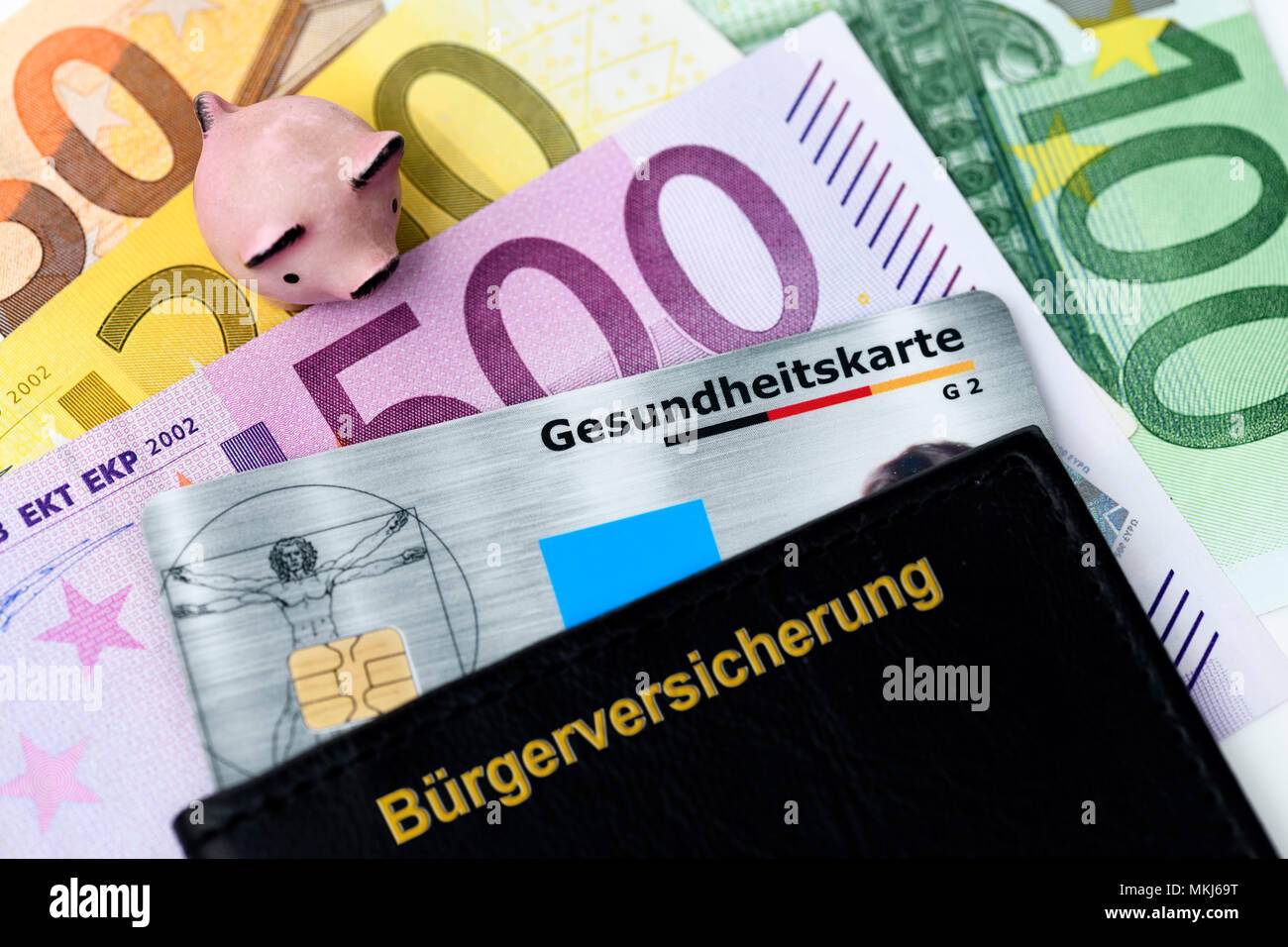 Health Card with money bills and piggy bank, citizens insurance, Gesundheitskarte mit Geldscheinen und Sparschwein, Bürgerversicherung Stock Photo