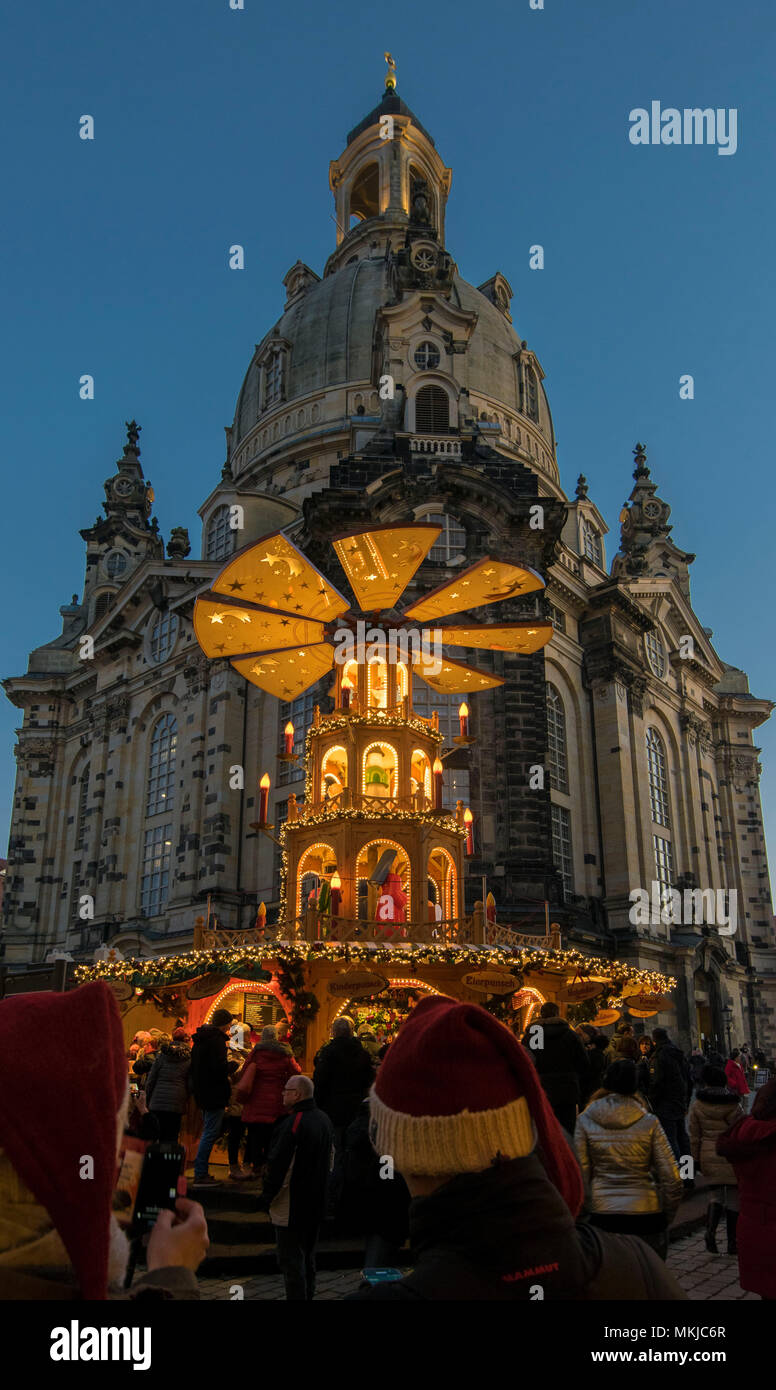 Christmas pyramid in front of the Frauenkirche, Dresden, Weihnachtspyramide vor der Frauenkirche Stock Photo