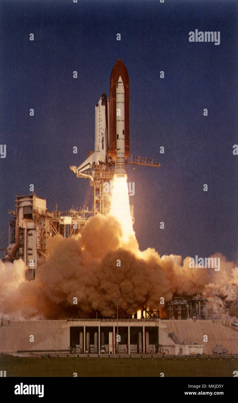 Space Shuttle Launch High Resolution Stock Photography And Images Alamy