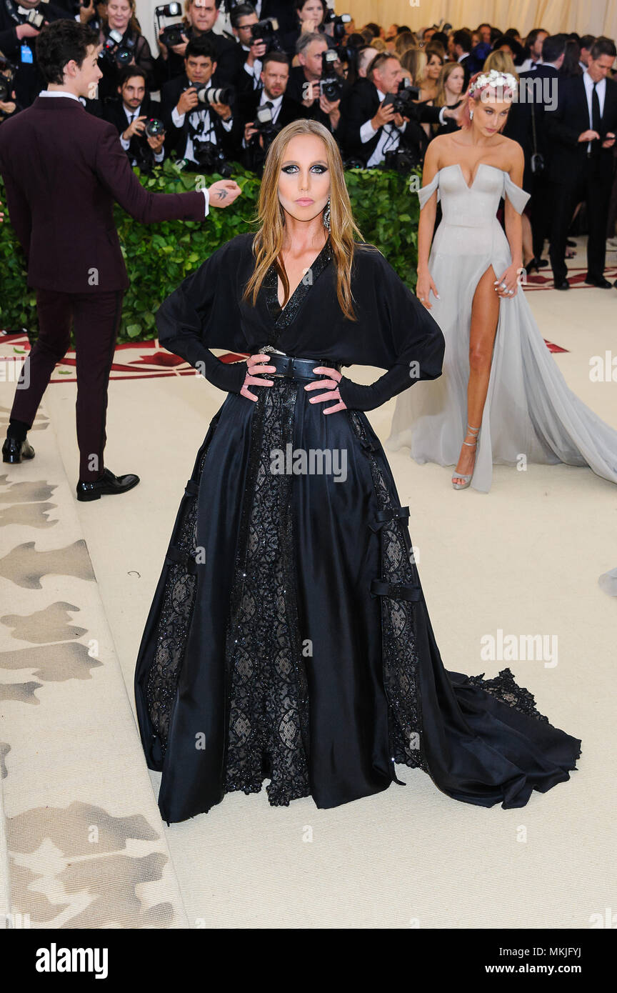 New York, NY, USA. 7th May, 2018. 07 May 2018 - New York, New York - Allegra  Versace. 2018 Metropolitan Museum of Art Costume Institute Gala: ''Heavenly  Bodies: Fashion and the Catholic