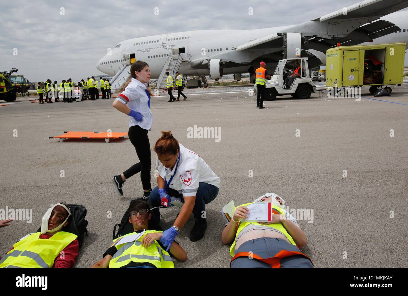 Tel Aviv, Israel. 8th May, 2018. People take part in the 'Pelican' emergency drill at Ben Gurion International Airport near Tel Aviv, Israel, on May 8, 2018. Ben Gurion International Airport carried out on Tuesday a large scale emergency drill simulating an emergency landing by a Boeing 747-400 jumbo jet carrying hundreds of passengers. Around 1,000 representatives of the airport, the defense and health ministries, the air force, police, emergency services and the IDF Home Front Command took part in the drill. Credit: Gil Cohen Magen/Xinhua/Alamy Live News Stock Photo