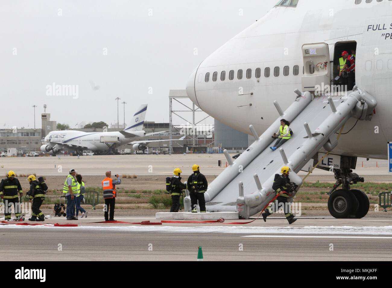 Tel Aviv, Israel. 8th May, 2018. People take part in the 'Pelican' emergency drill at Ben Gurion International Airport near Tel Aviv, Israel, on May 8, 2018. Ben Gurion International Airport carried out on Tuesday a large scale emergency drill simulating an emergency landing by a Boeing 747-400 jumbo jet carrying hundreds of passengers. Around 1,000 representatives of the airport, the defense and health ministries, the air force, police, emergency services and the IDF Home Front Command took part in the drill. Credit: Gil Cohen Magen/Xinhua/Alamy Live News Stock Photo