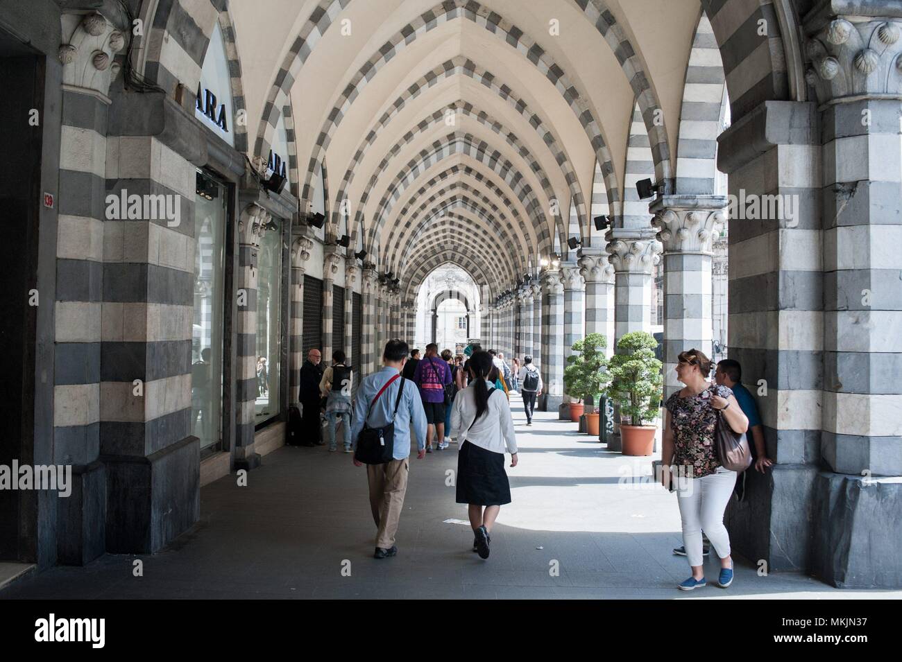 28/04/2018 Genoa (Italy)  View of the Piazza Santo Stefano arcade, near the Via XX Settembe street. / Vista de los soportales de Piazza Santo Stefano, al lado de la VÃa XX Septiembre.  The cities of Murcia and Genoa are twinned and thus promote tourist and commercial projects.  On last 30th April the mayor of Murcia, JosÃ© Ballesta and the mayor of the Italian city of Genoa, Marco Bussi, signed an agreement of intentions for the twinning between both cities, thus strengthening historical ties of more than nine centuries between both cities and promoting new tourism and joint commercial projec Stock Photo