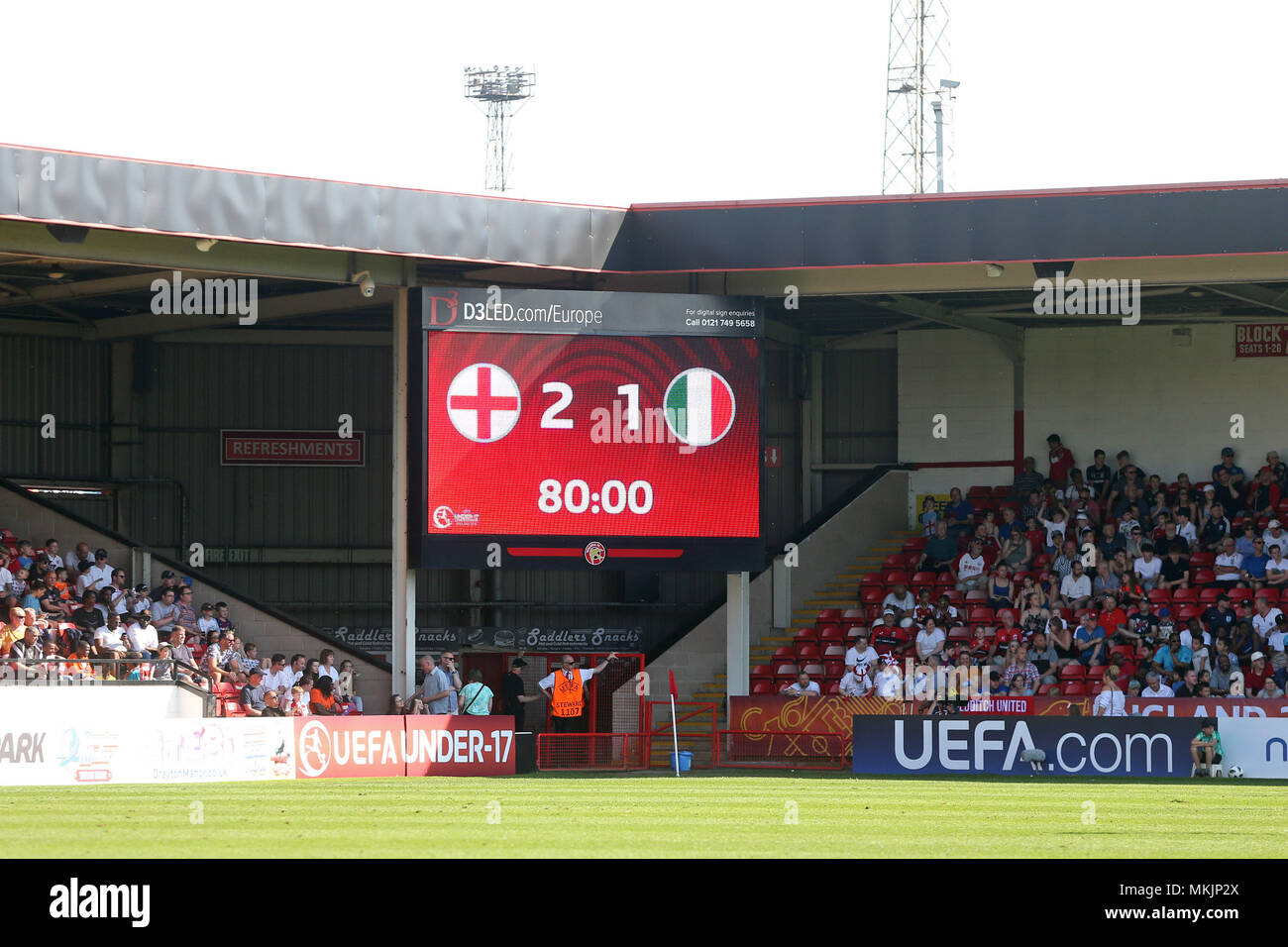 Walsall, UK. 7th May 2018. The scoreboard tells the story during the 2018 UEFA European Under-17 Championship Group A match between England and Italy at Bescot Stadium on May 7th 2018 in Walsall, England. (Credit: PHC Images/Alamy Live News Stock Photo