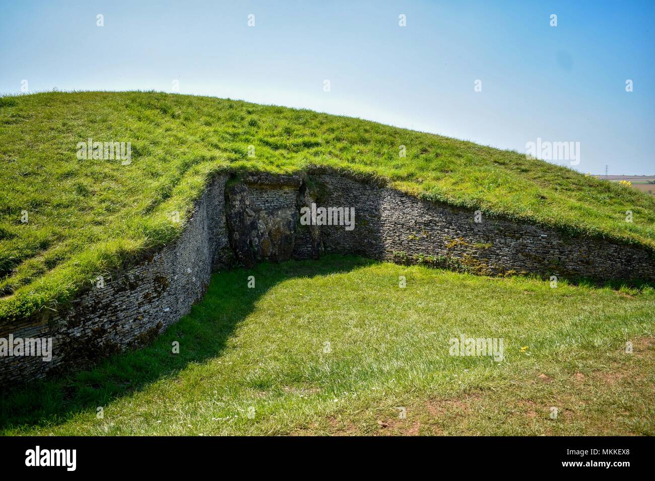 Barrow ancient burial site hi res stock photography and images Alamy