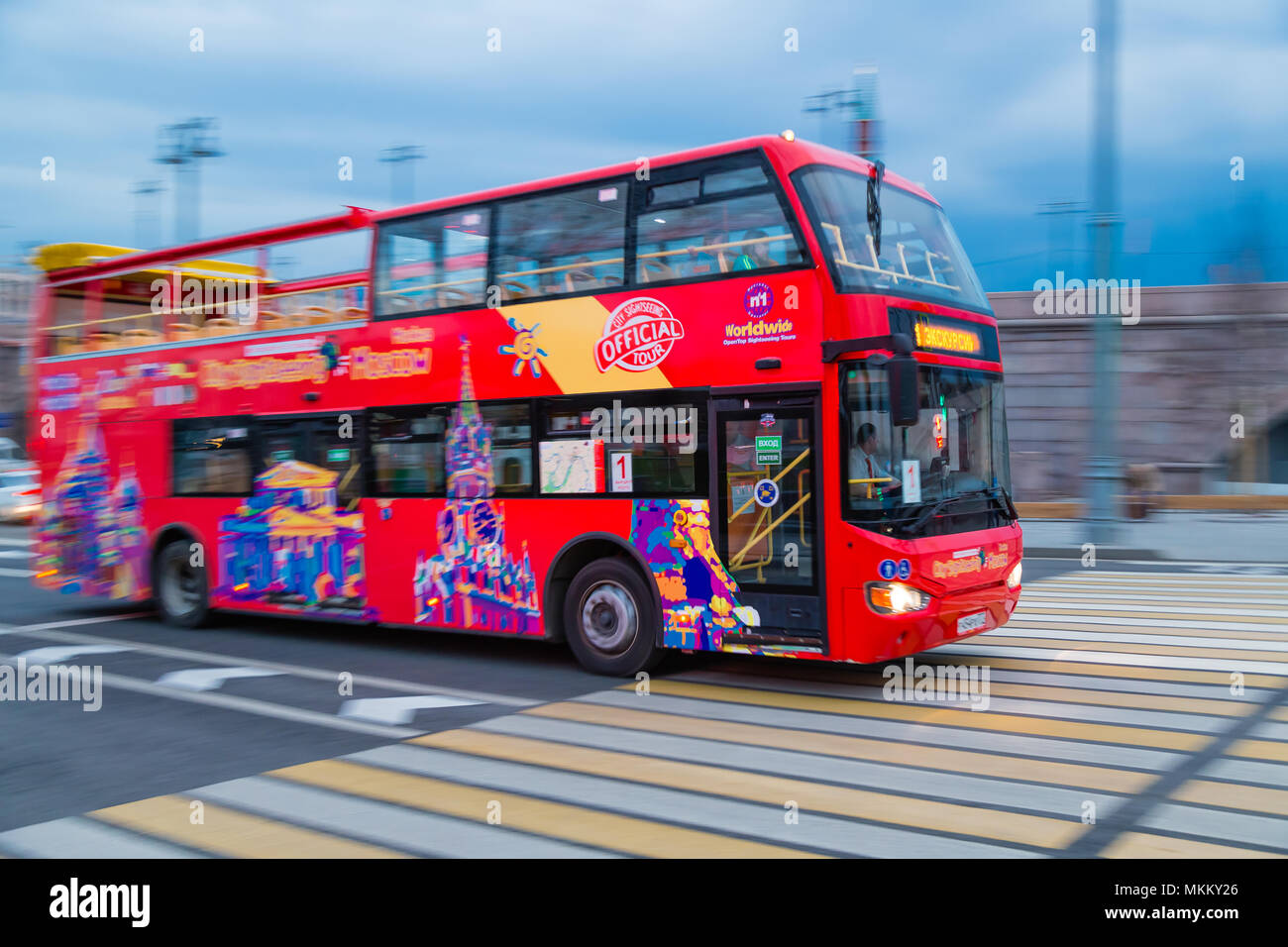 Open top bus scenic hi-res stock photography and images - Alamy