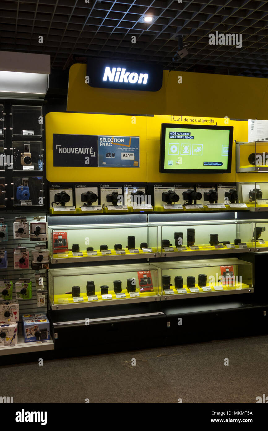 Nikon Cameras and lenses for sale at Fnac, Rouen, Normandy, France Stock  Photo - Alamy