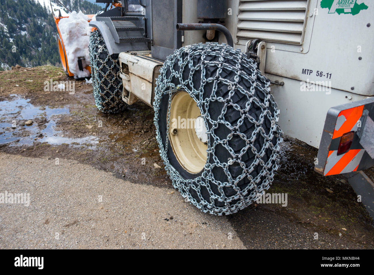 Snow plough, snow blower, with chains on wheels, Cold de Pailheres