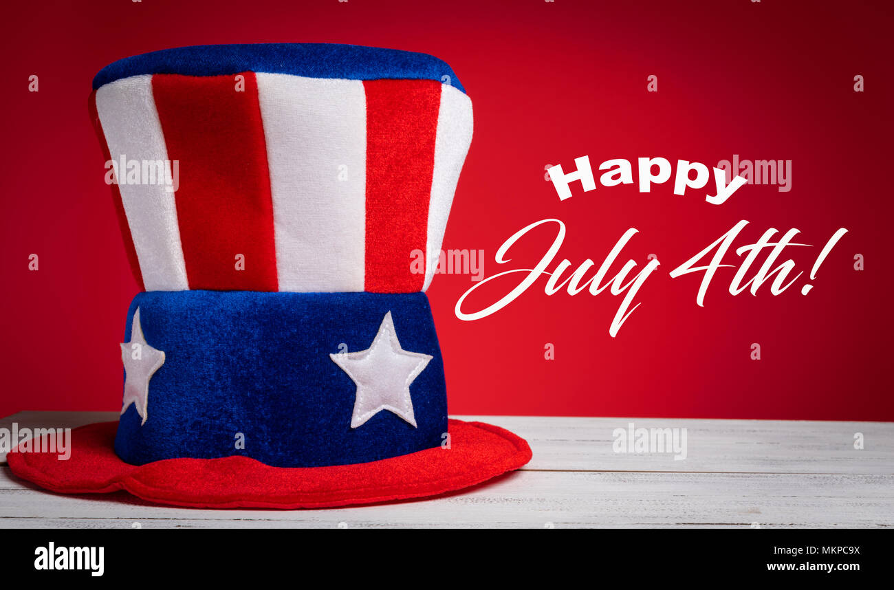 Uncle Sam hat on red background with Happy July 4th greeting Stock Photo