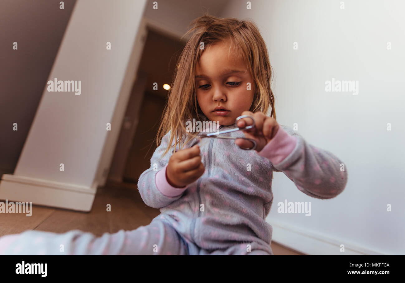 Little girl playing herself hires stock photography and images Alamy