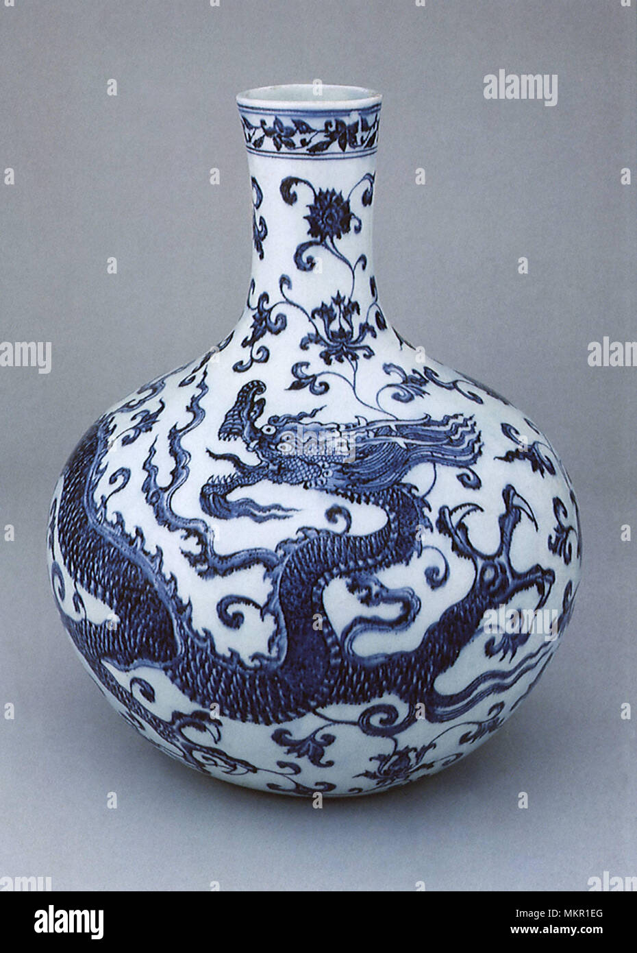 Porcelain Vase, Ming Dynasty Stock Photo - Alamy