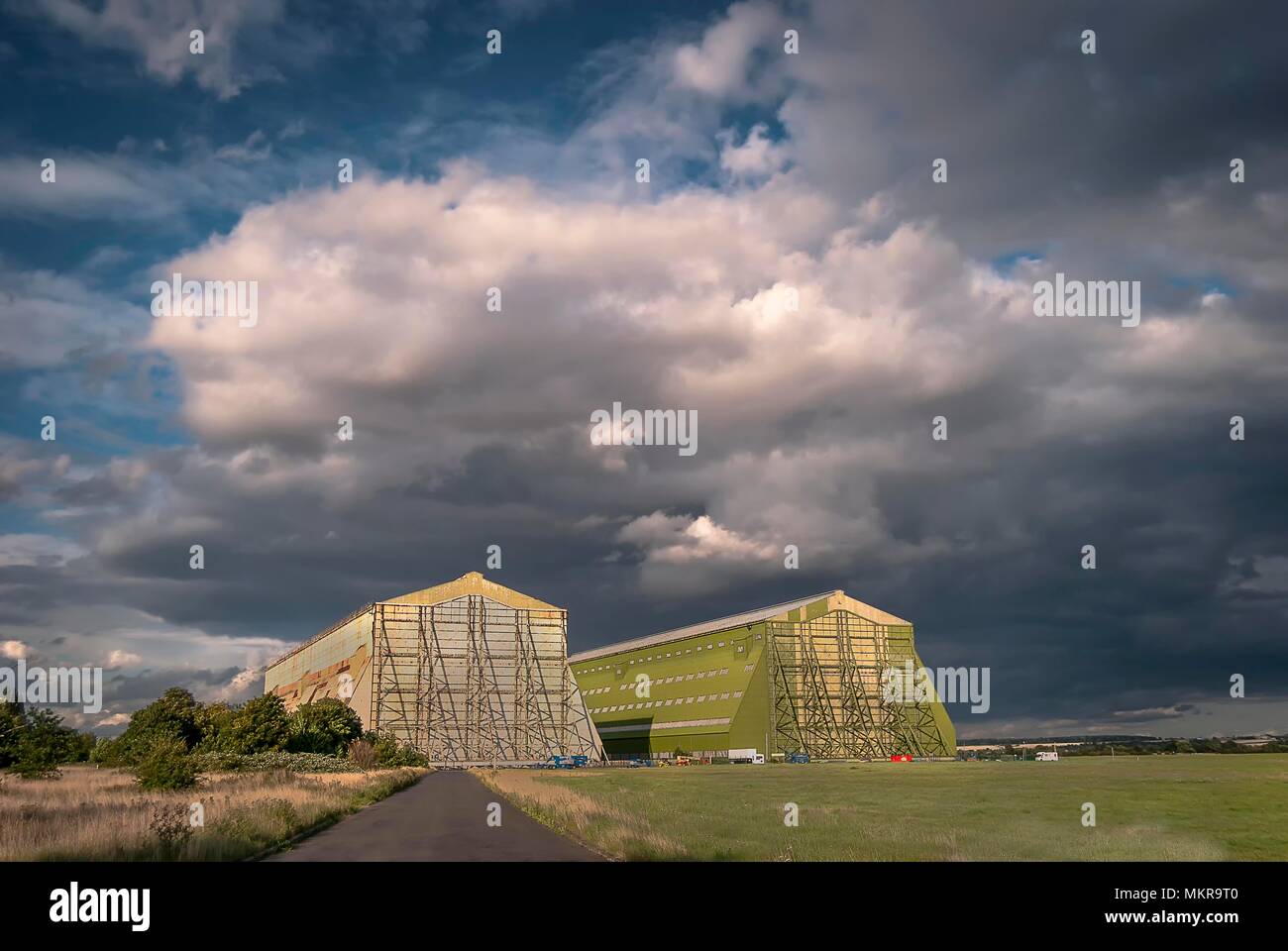 Cardington airship shed hi-res stock photography and images - Alamy