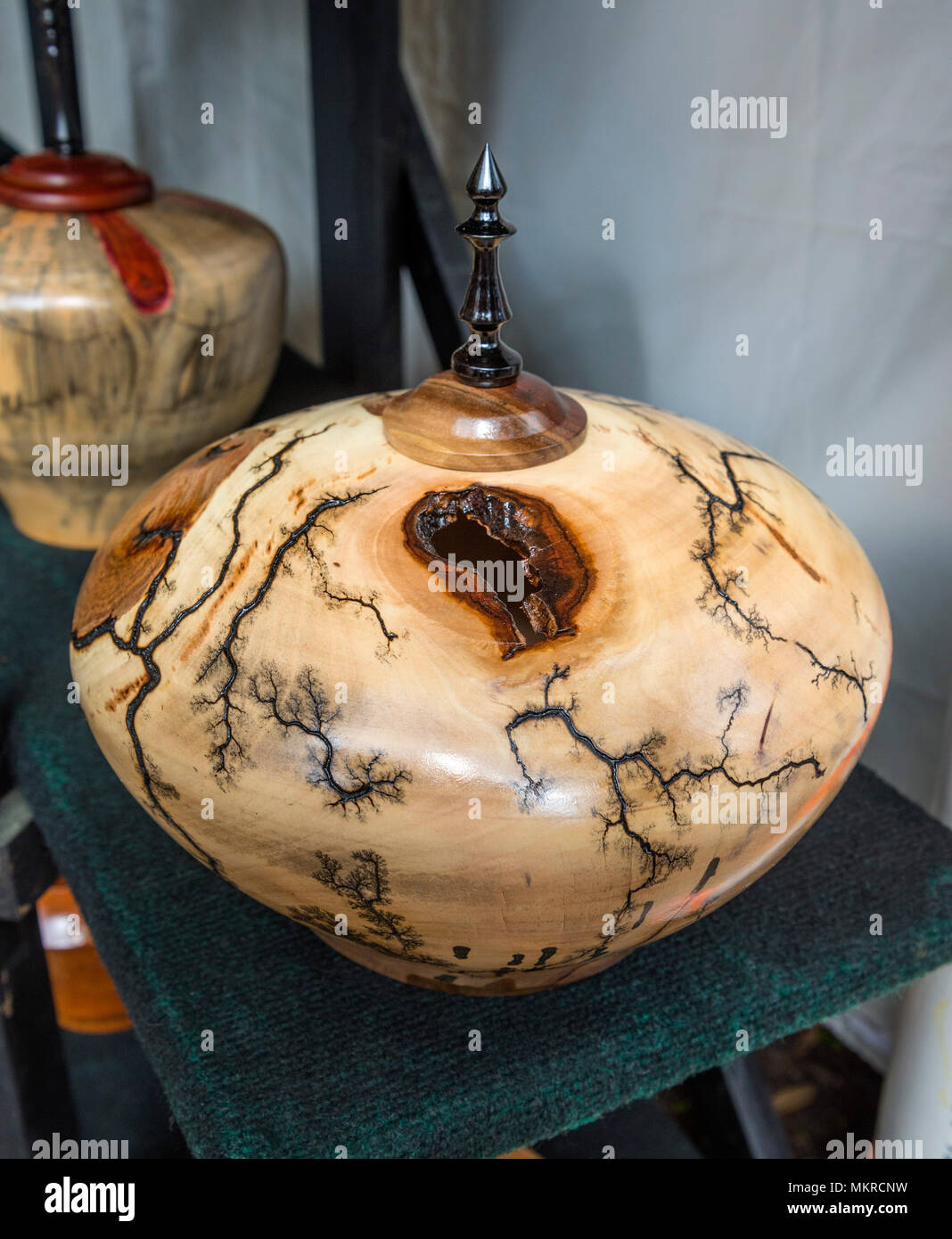 Cremation Urns Stock Photos Cremation Urns Stock Images Alamy