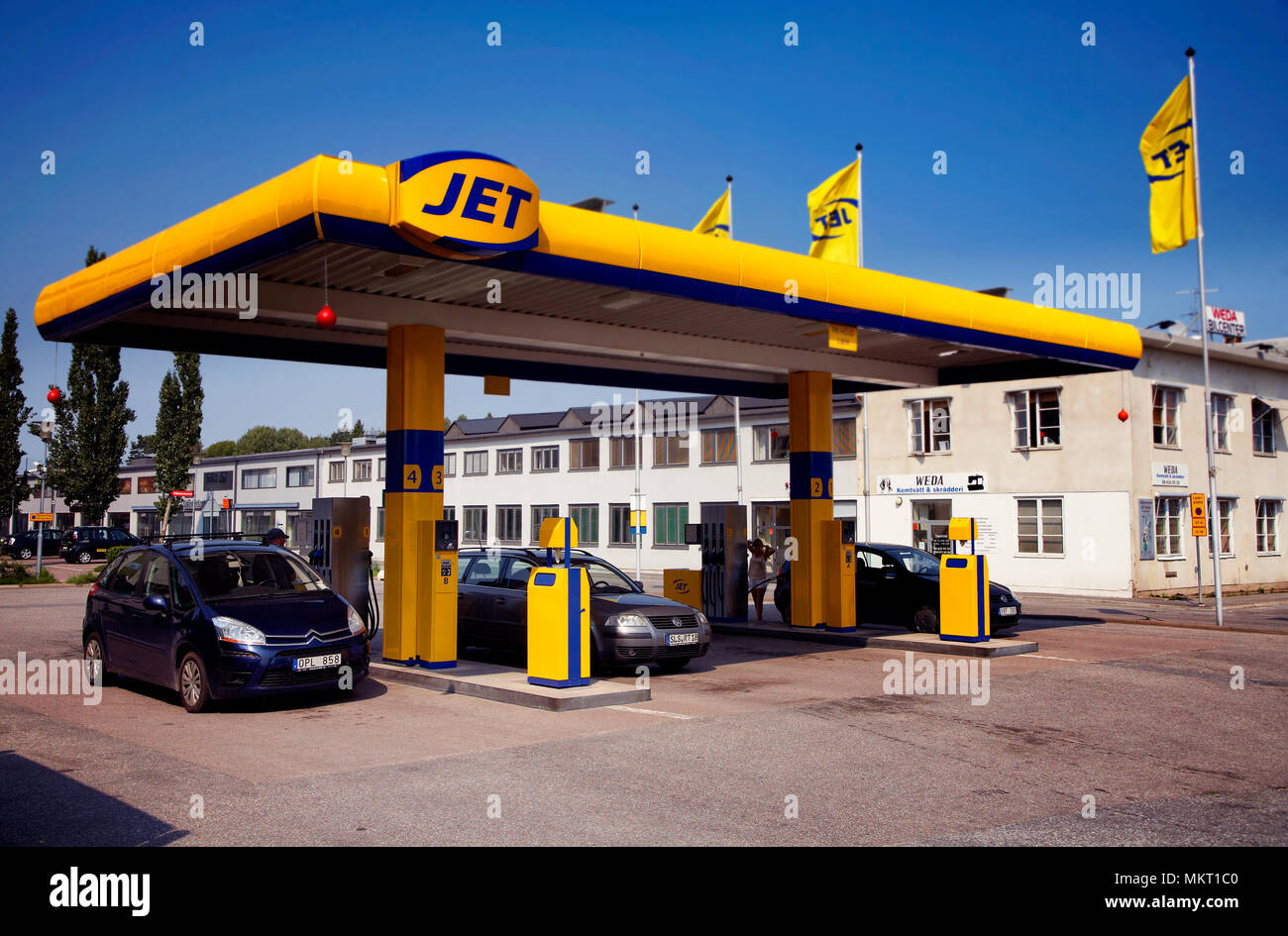 Jet petrol station hires stock photography and images Alamy
