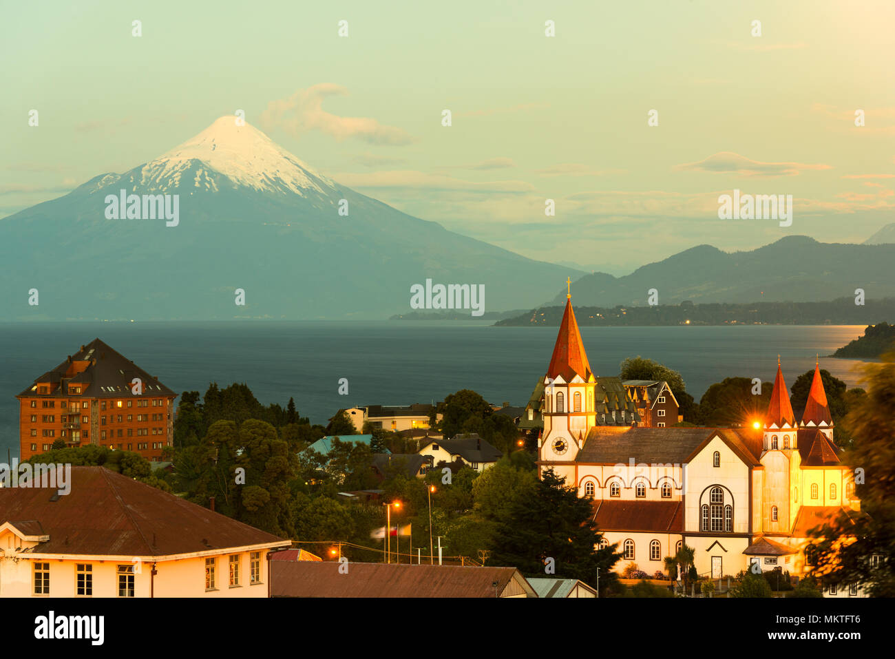 Puerto Varas at the shores of Lake Llanquihue with Osorno Volcano in the back, X Region de Los Lagos, Chile Stock Photo