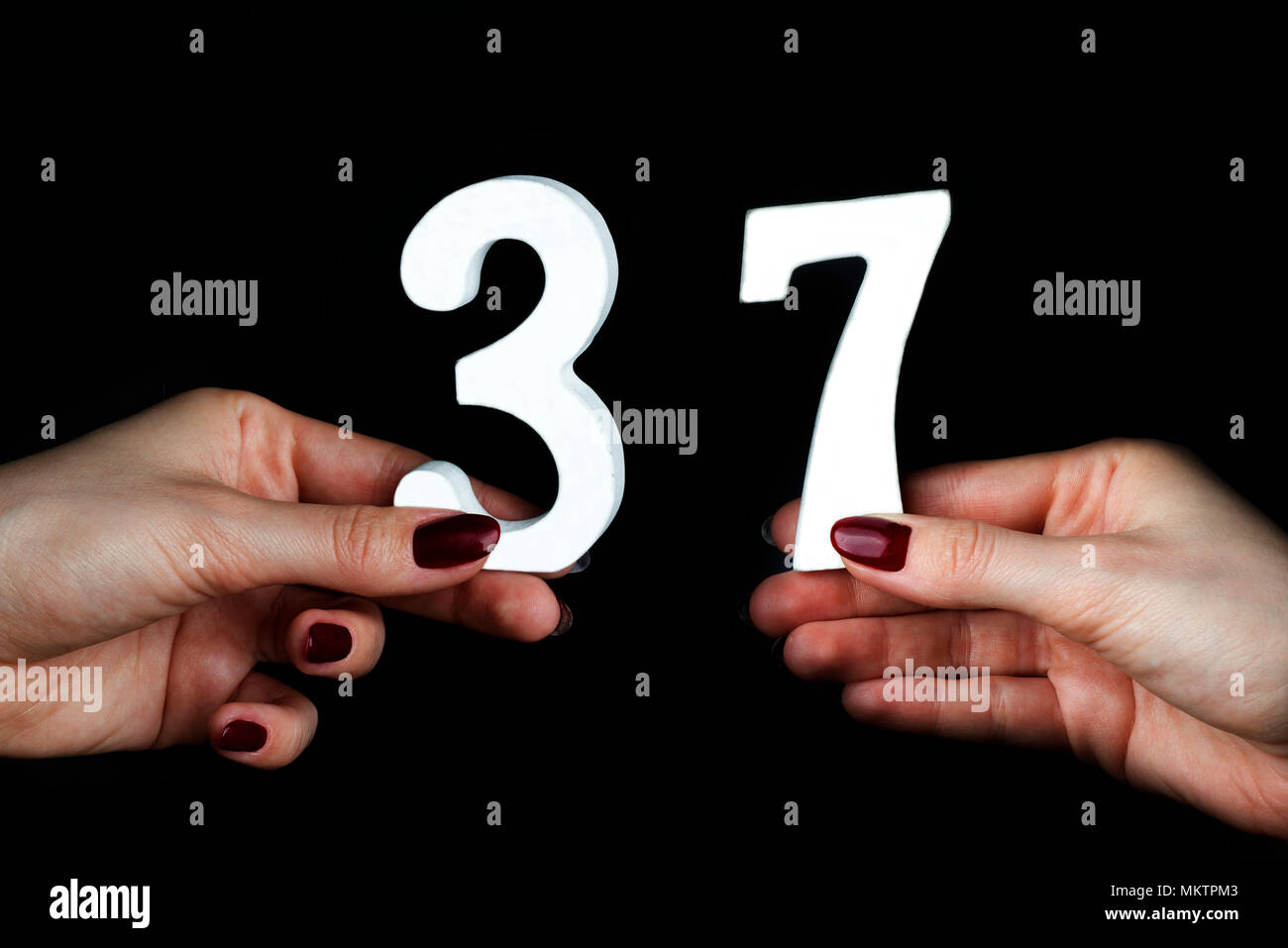 Что такое 37 лет. Что такое 37 лет. С днем рождения мне 37. С днём рождения 37 летием. Что такое 37 лет.