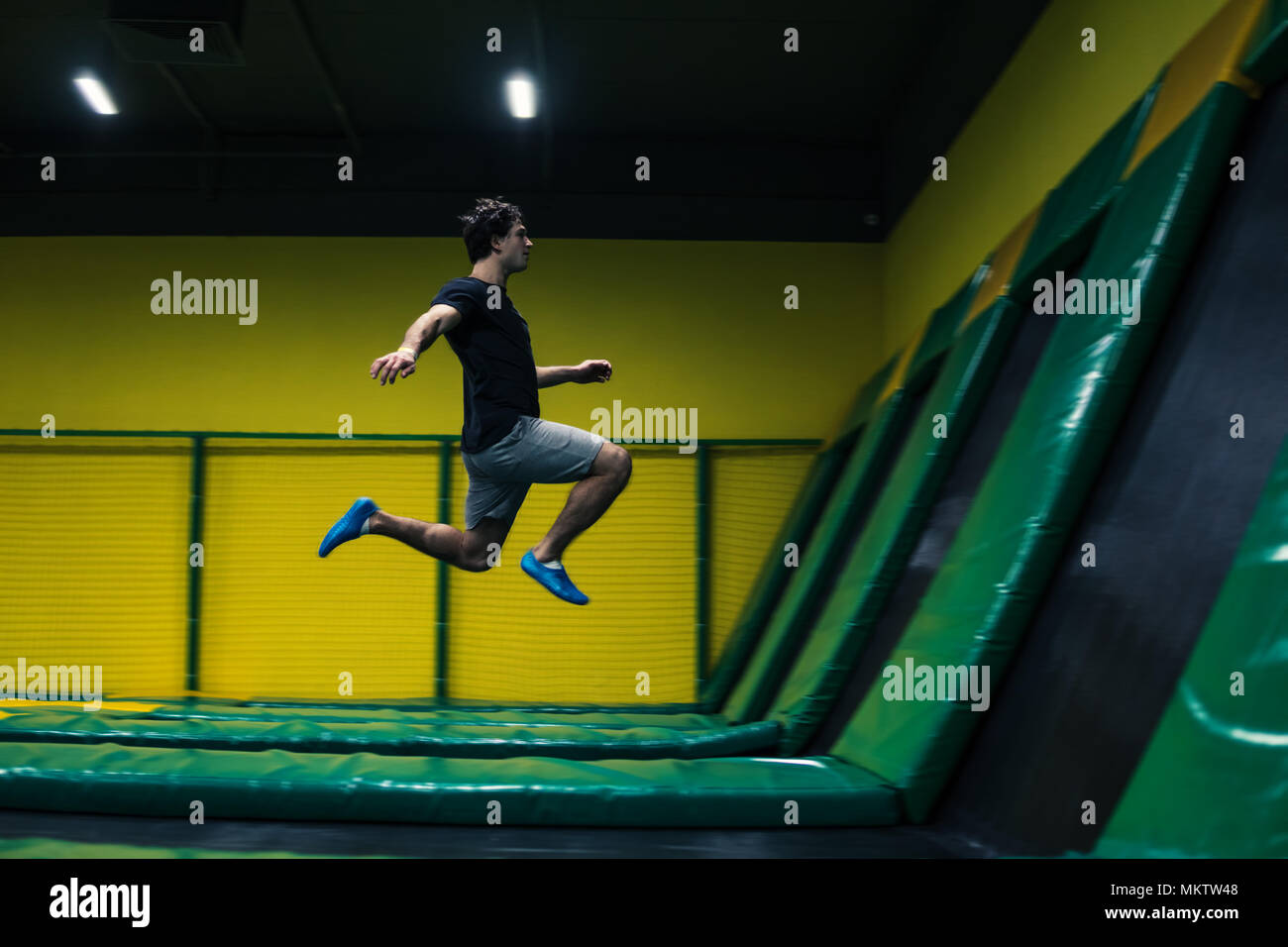 Jumper hot sale park trampolin