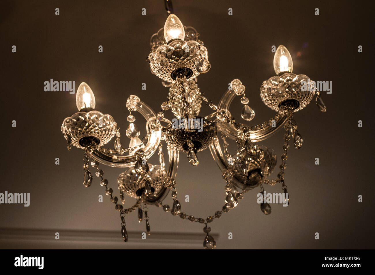 Lamp shade with dangling crystals deals